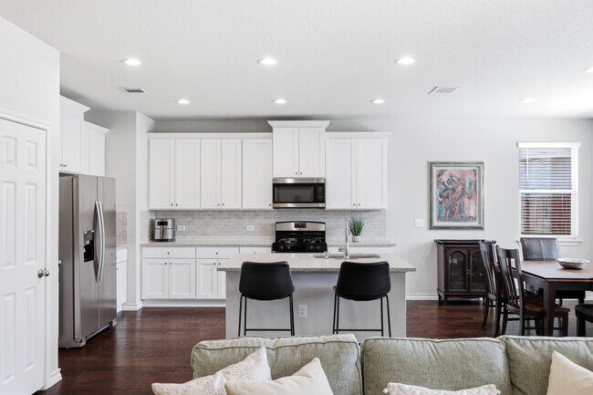 Building Photo - 5602 Chestnut Xing