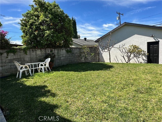 Building Photo - 9406 Rose Ave