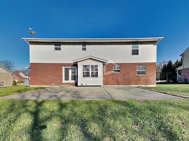 Building Photo - 6088 Lakewood Dr