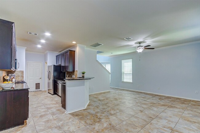 Building Photo - 6451 Calgary Woods Ln
