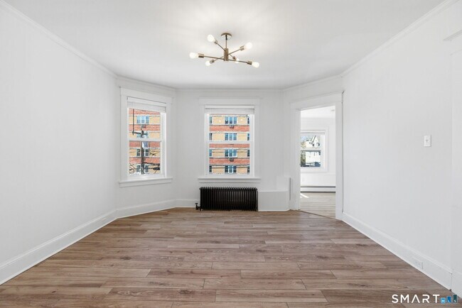 Building Photo - 21 Quintard Terrace