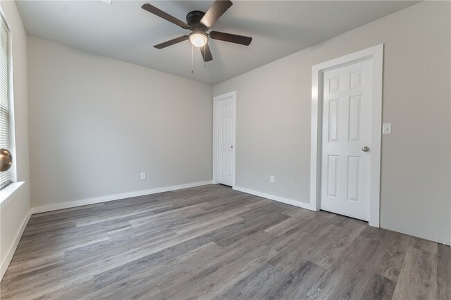 Building Photo - 1370 N Porter Rd