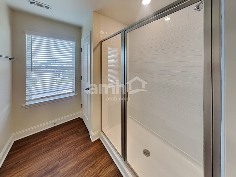 Building Photo - 428 Charity Ln