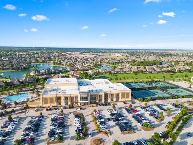 Building Photo - 17019 Seminole Ridge Dr