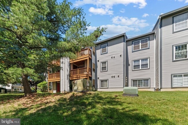 Building Photo - 6901 Victoria Dr