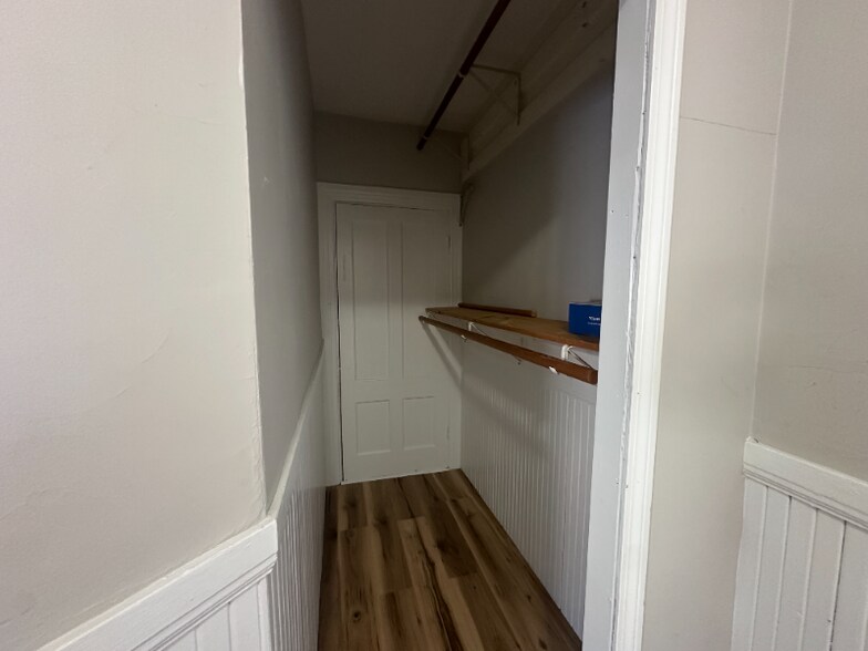 Building Photo - 34 Brook St