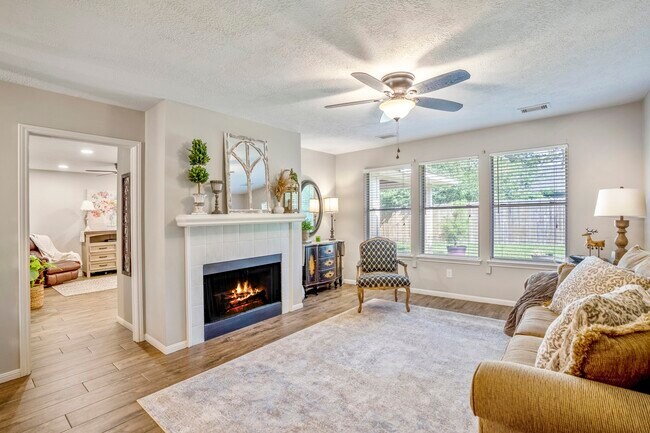 Building Photo - 5418 Roserock Ln