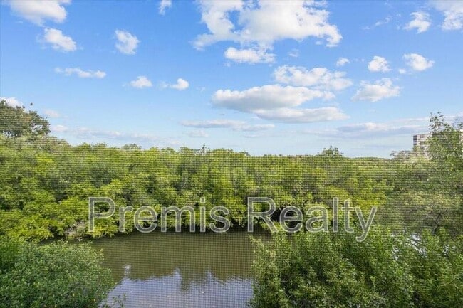 Building Photo - 900 Cove Cay Dr