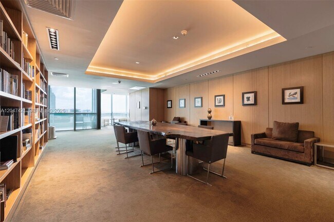 Building Photo - 900 Biscayne Blvd