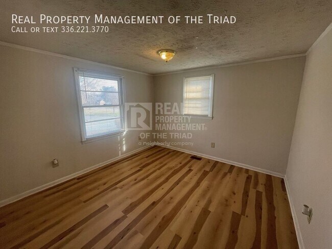 Building Photo - Quaint and practical 3bd/2ba on Old Chapma...