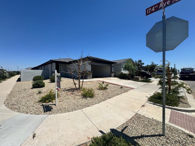 Building Photo - 17388 W Country Club Terrace