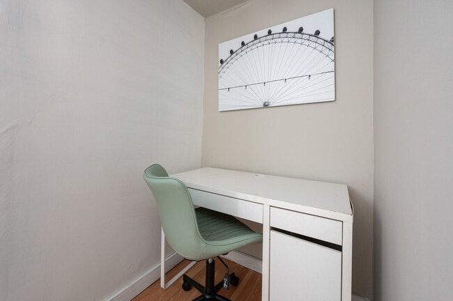 Building Photo - 309 W 28th St