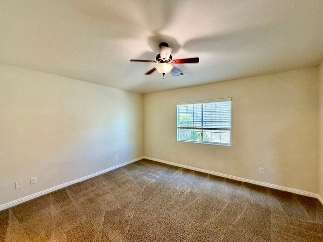 Building Photo - CUTE ONE STORY TOWNHOME