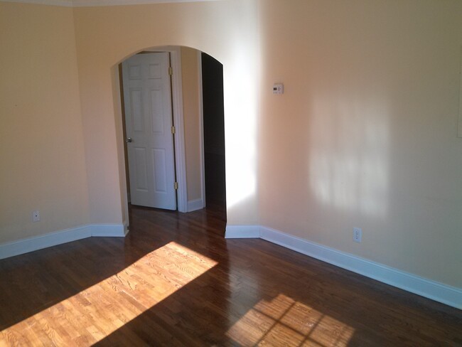 Building Photo - Cozy in Kirkwood-WILL ACCEPT SECTION 8