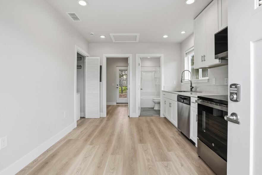 Building Photo - 1238 Coral St