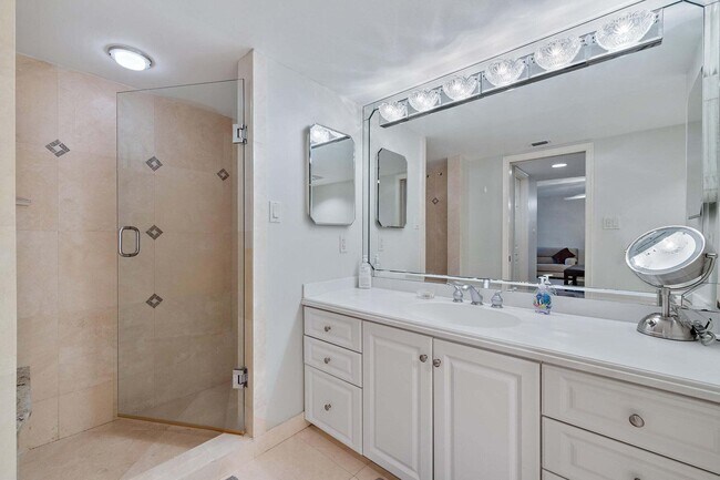 Building Photo - 5380 N Ocean Dr