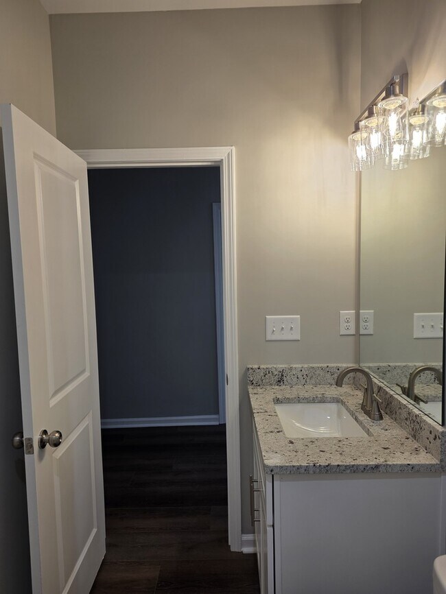 Building Photo - Welcome to your Gem Home!