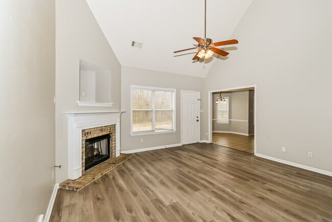 Building Photo - 105 Whispering Creek Dr