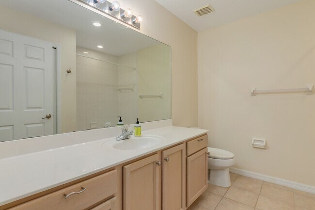 Building Photo - 308 Espana Ct