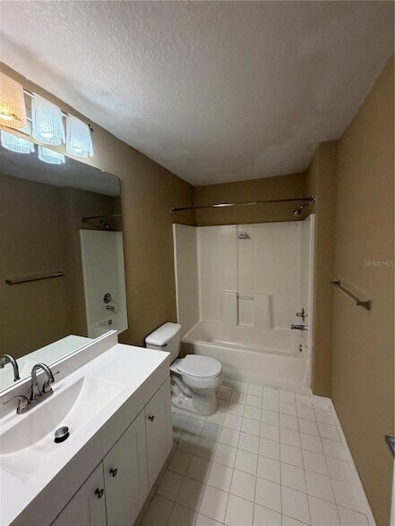 Building Photo - 5475 Vineland Rd