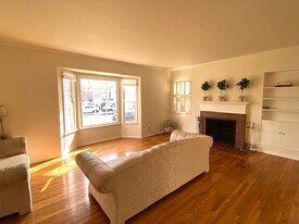 Building Photo - 1267 Devon Ave