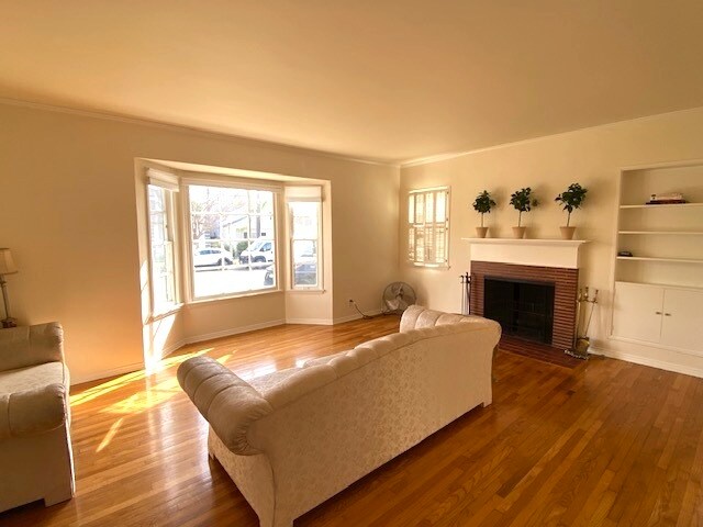 Building Photo - 1267 Devon Ave