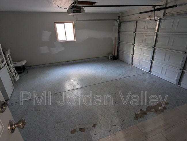 Building Photo - 5233 W 6600 S