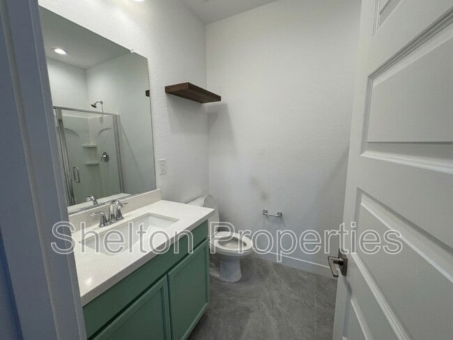 Building Photo - 10213 W Fairmount Ave