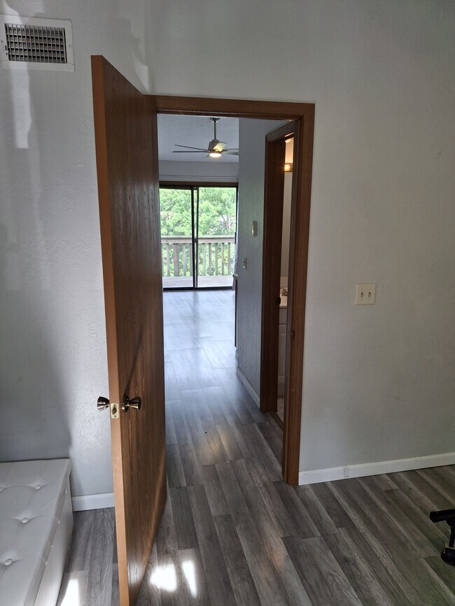 Building Photo - 150 SWS Dr