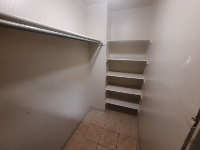 Building Photo - 2 bedroom near downtown Golden | Lots of natural light | Deck