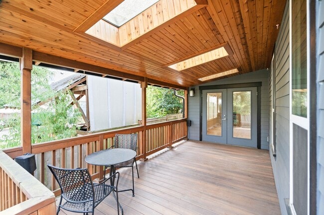 Building Photo - Beautiful 3-bdrm/2.5-bath in Beaumont-Wils...