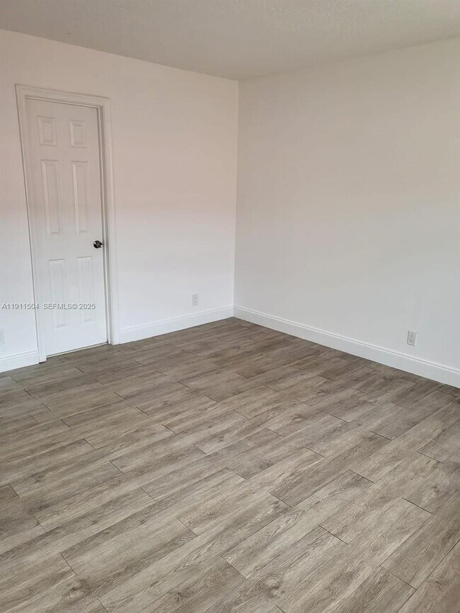 Building Photo - 2554 NW 52nd Ave