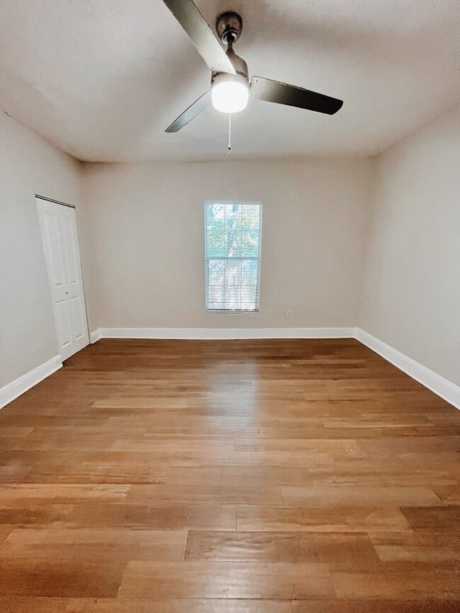 Building Photo - 3/2 Historic Home Available NOW!