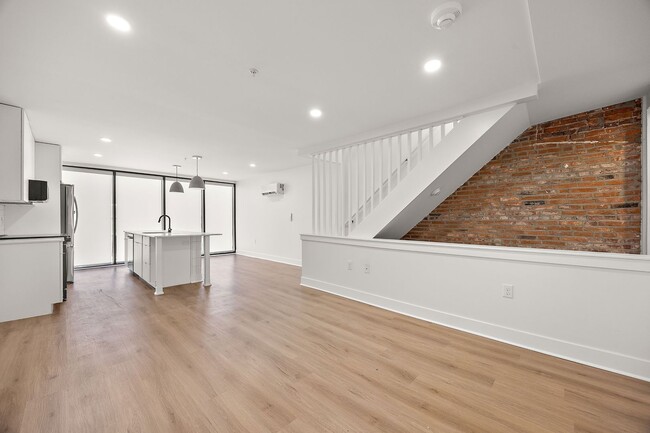 Building Photo - Tatnall West 8720 Landlord