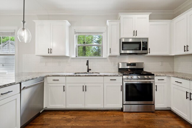 Building Photo - Gorgeous 4 Bedroom Home in the Heart Of Durham! **APPLICATIONS PENDING**