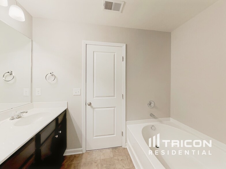 Building Photo - 228 Elmhaven Dr