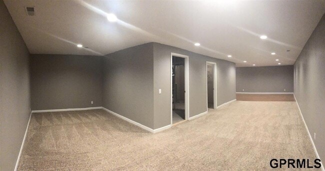 Building Photo - 2102 Quartz Dr