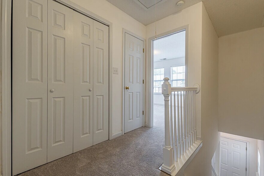 Building Photo - Room in Condo on Ginnis Rd