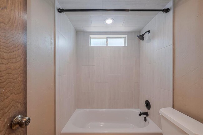 Building Photo - 14911 Sun Harbor Dr