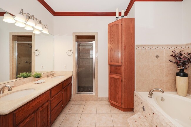 Building Photo - 6514 Grande Bay