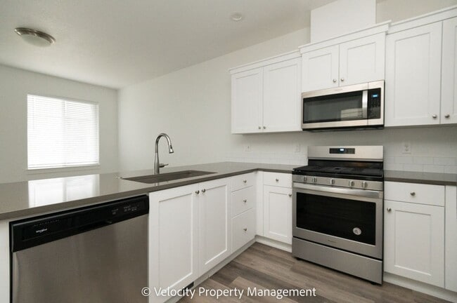 Building Photo - Rent Reduced!!