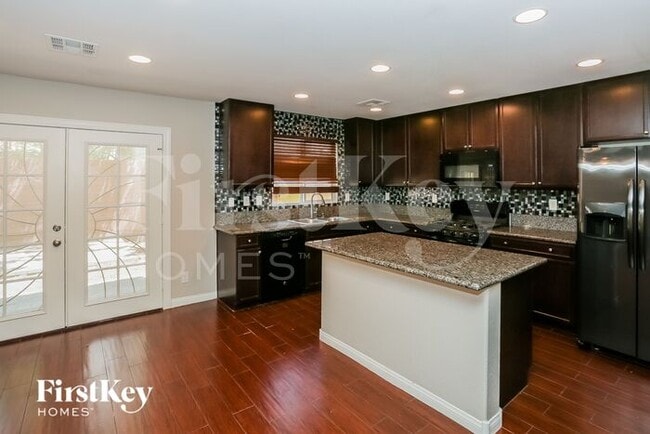 Building Photo - 10752 Knickerbocker Ave