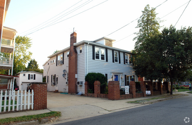 Primary Photo - 210 E Windsor Ave