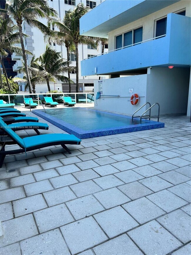 Building Photo - 9172 Collins Ave