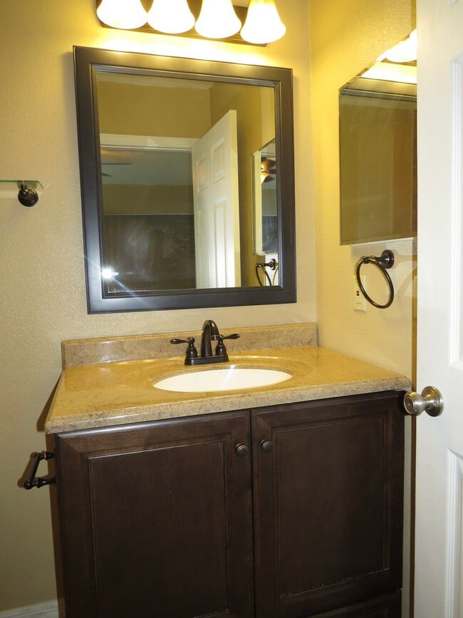 Building Photo - LAKE FOREST WATERFRONT 3 BEDROOM 2.5 BATHROOM