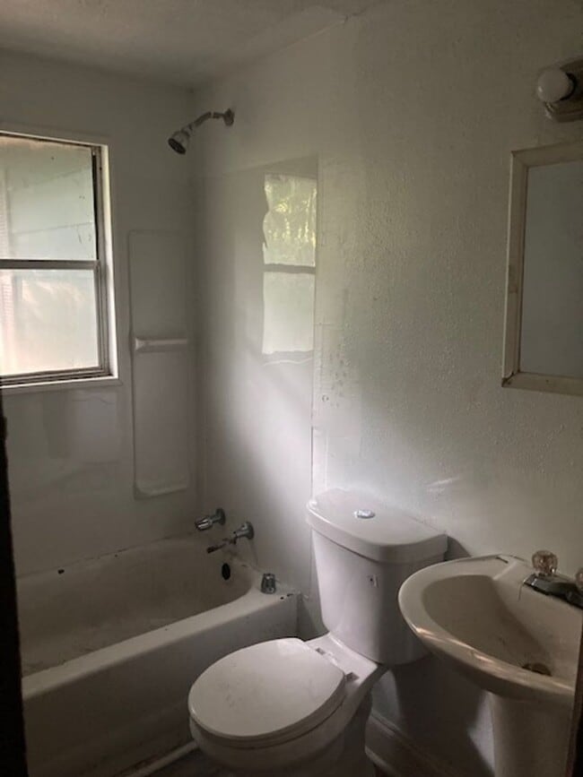Building Photo - Gulfport 4 Bedroom