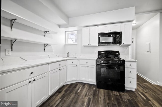 Primary Photo - 22 N Carey St