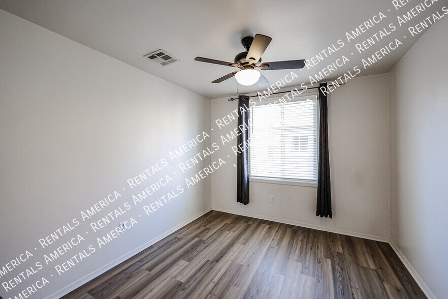 Building Photo - 4057 E Windsor Dr