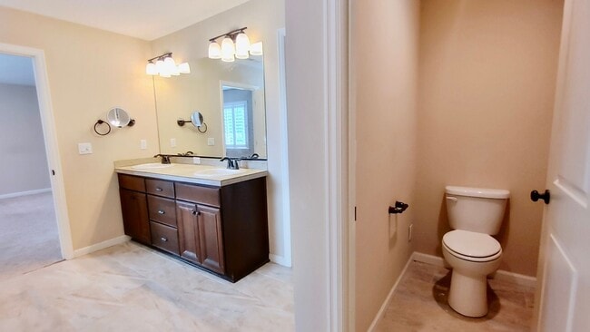 Building Photo - Beautiful Cedar Mills Home With An Easy Co...