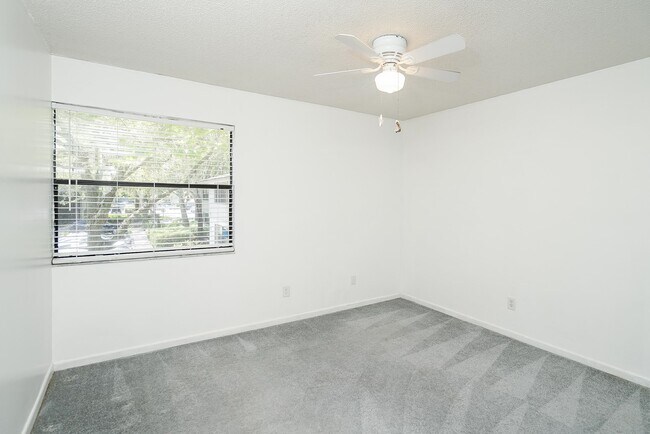 Building Photo - 10 Cristina Ct